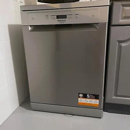 10 Mins Walk From Train Station! Agualva-Cacem