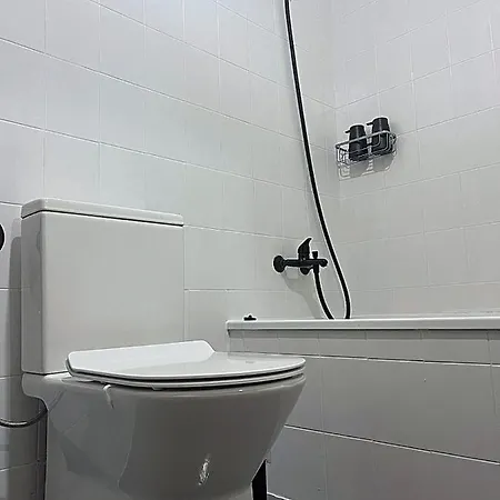 10 Mins Walk From Train Station!