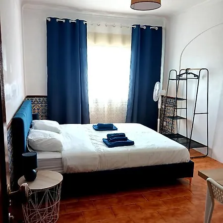 10 Mins Walk From Train Station! Homestay Agualva-Cacem