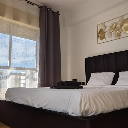 10 Mins Walk From Train Station! 民宿 *