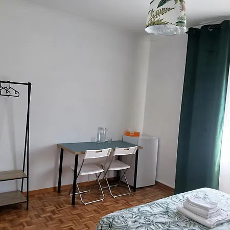 10 Mins Walk From Train Station! * Agualva-Cacem