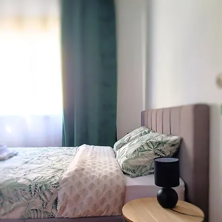 Homestay 10 Mins Walk From Train Station!