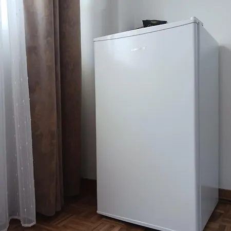 10 Mins Walk From Train Station! *