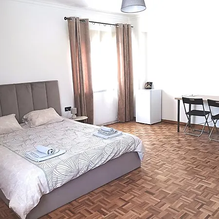 10 Mins Walk From Train Station! * Agualva-Cacem