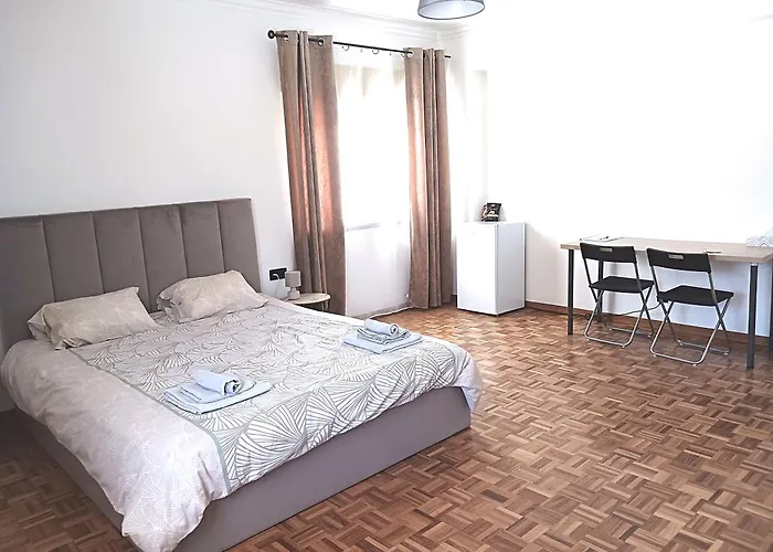10 Mins Walk From Train Station! * Agualva-Cacem